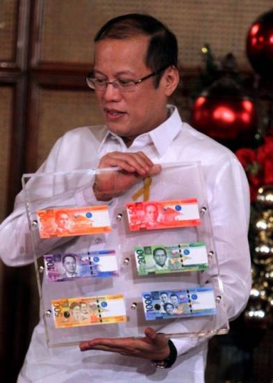Picture of New Peso Bills in the Philippines