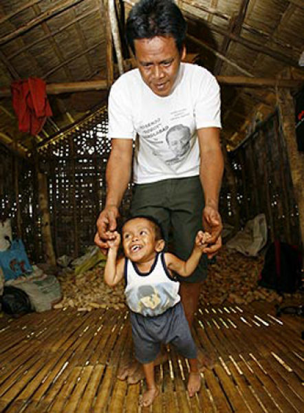 Junrey Balawing with his father picture 2