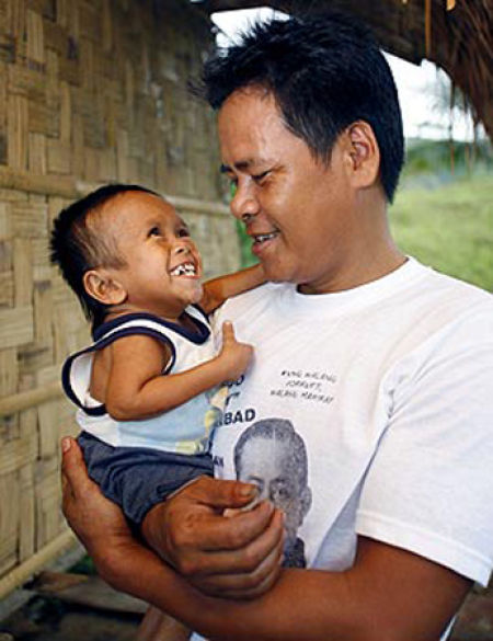 Junrey Balawing with his father picture 3
