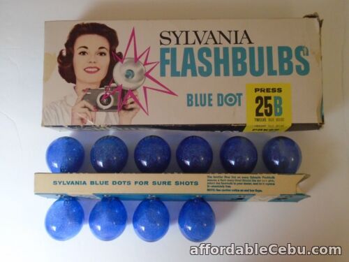 1st picture of 10 Sylvania Blue Dot Flashbulbs Press 25B in Original Packaging Vintage Display For Sale in Cebu, Philippines