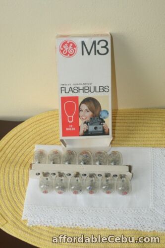 1st picture of VINTAGE GENERAL ELECTRIC 12 PCS M3 FLASHBULBS CLEAR WITH RED LOGO AND BLUE DOT For Sale in Cebu, Philippines