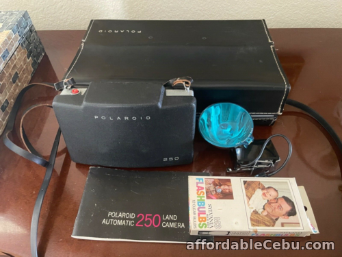 1st picture of Vintage Polaroid Model 250 Land Camera w/ Flash and Case - NICE! For Sale in Cebu, Philippines