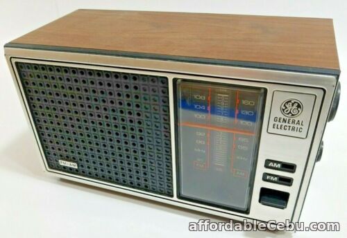 1st picture of Vintage GENERAL ELECTRIC (GE) AM/FM RADIO 7-4115B Walnut Grain Finish w/AC CORD For Sale in Cebu, Philippines