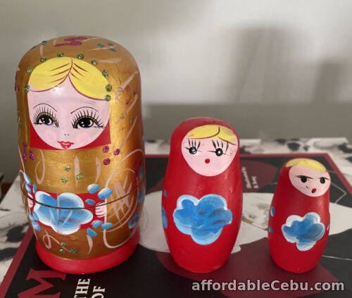 1st picture of Vintage Russian Nesting Babushka Hand Painted Dolls - Set of 3 For Sale in Cebu, Philippines