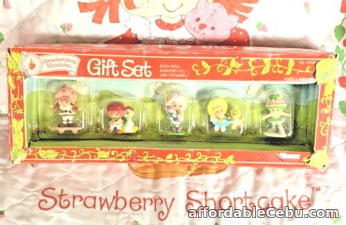 1st picture of VINTAGE 1980s STRAWBERRY SHORTCAKE MINIATURE GIFT SET BOX RARE For Sale in Cebu, Philippines