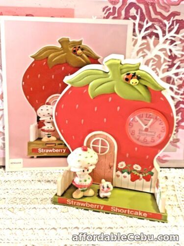 1st picture of VINTAGE STRAWBERRY SHORTCAKE 1980s BRADLEY CLOCK AND SALESMAN PHOTOGRAPH For Sale in Cebu, Philippines
