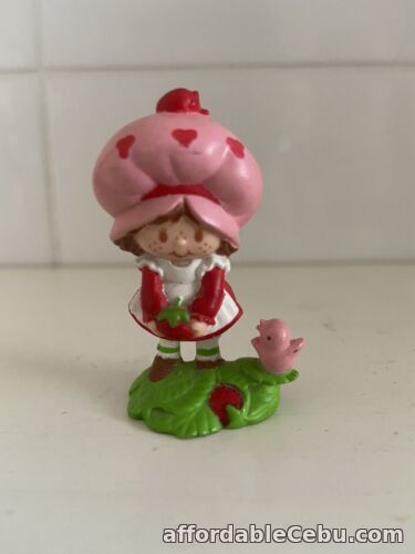 1st picture of Vintage 1983 Strawberry Shortcake picking Berries PVC Mini Figures Kenner For Sale in Cebu, Philippines