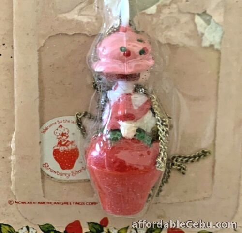 1st picture of VINTAGE 1980s STRAWBERRY SHORTCAKE PENDANT NECKLACE NIP For Sale in Cebu, Philippines