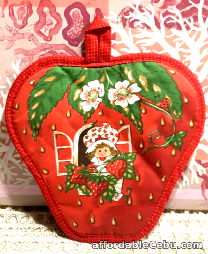 1st picture of VINTAGE STRAWBERRY SHORTCAKE 1980s OVEN MITT POT HOLDER For Sale in Cebu, Philippines