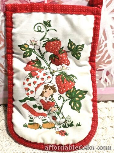 1st picture of VINTAGE STRAWBERRY SHORTCAKE 1980s OVEN MITT POT HOLDER For Sale in Cebu, Philippines