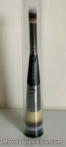 1st picture of IT COSMETICS BEST-SELLING 2-IN-1 HEAVENLY LUXE COMPLEXION PERFECTION BRUSH #7 For Sale in Cebu, Philippines
