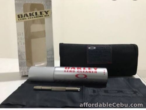 1st picture of OĄKLẸY LENS CLEANING KIT,FULL SIZE For Sale in Cebu, Philippines