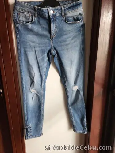 1st picture of ZARA WOMEN'S DISTRESSED SLOUCHY JEANS, size US 8 For Sale in Cebu, Philippines