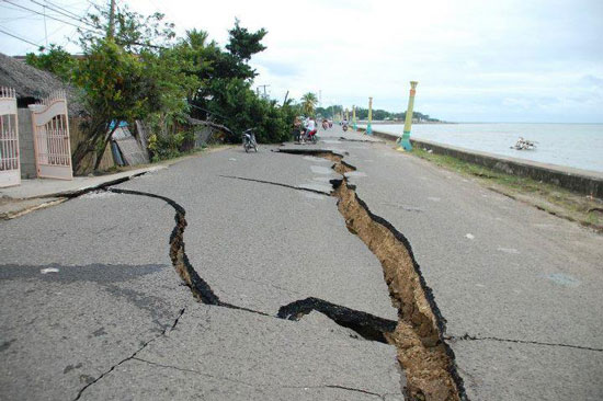 Quake destroyed the roads in Negros Occidental