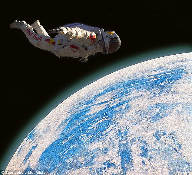 Felix Baumgartner Jumps From Space to Earth