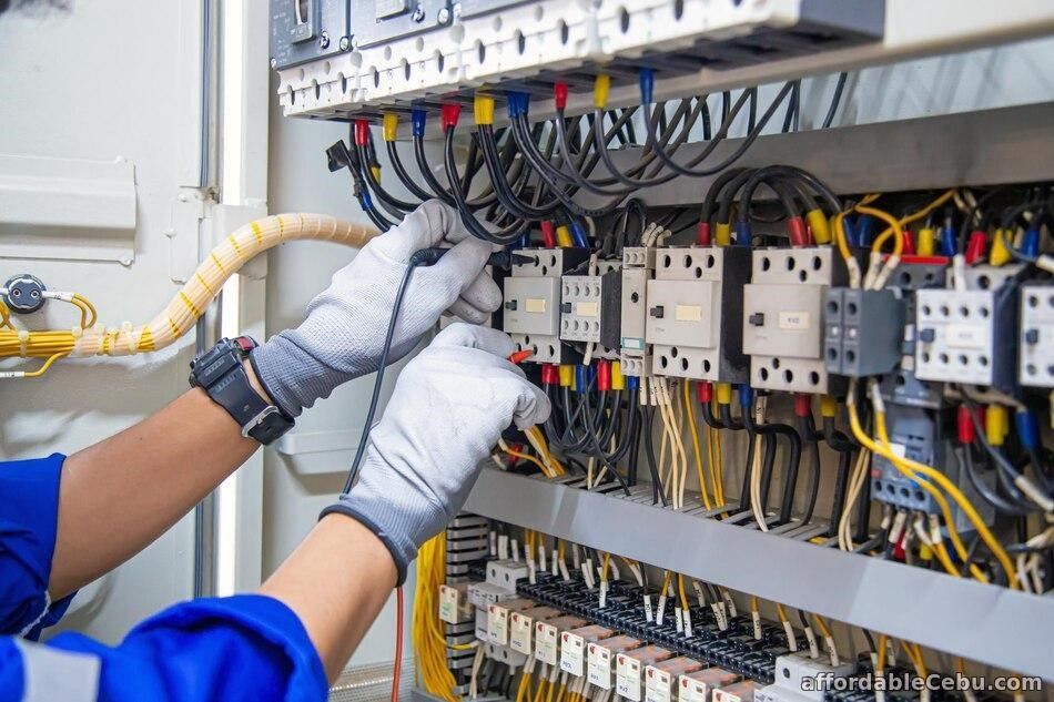 How much does it cost electrician in UK?